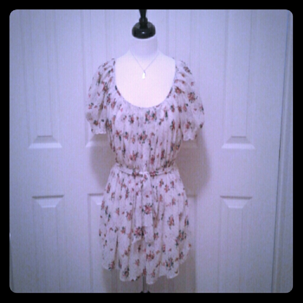 Sweet floral top with tie waist